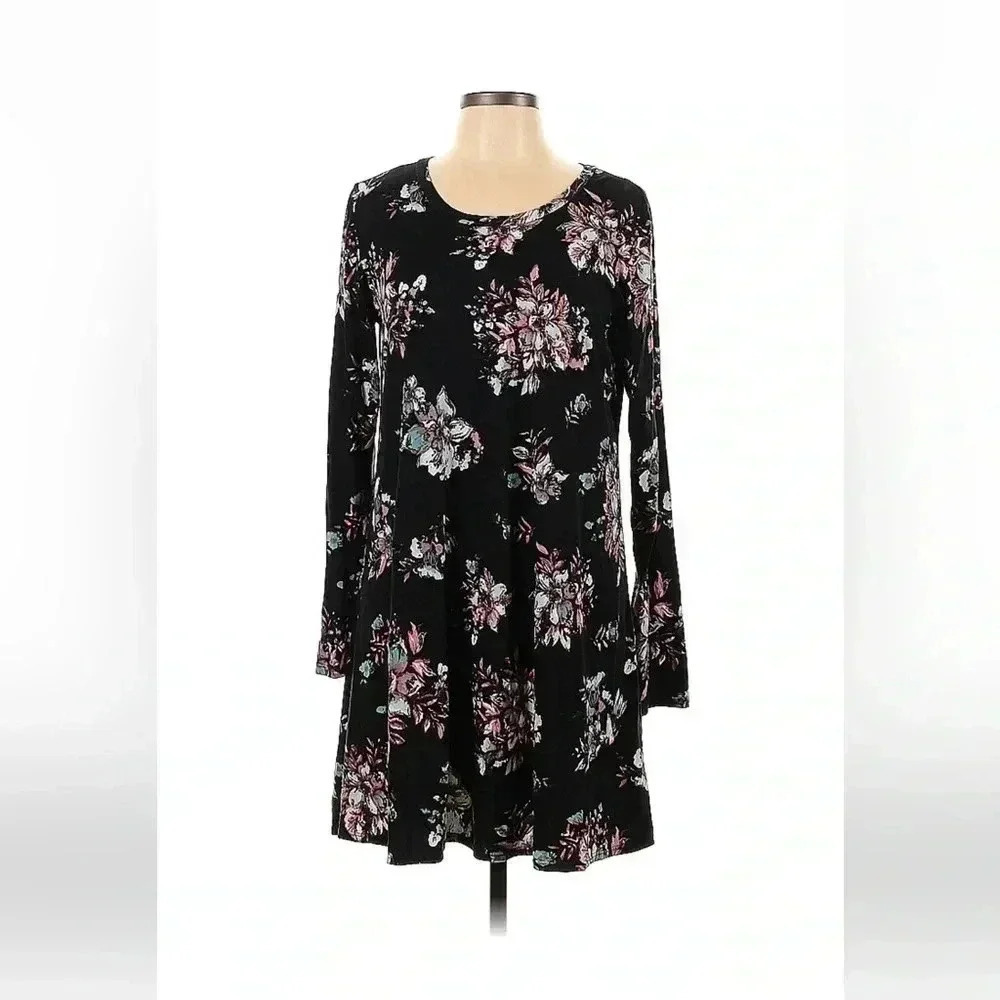 Veronica M super soft black floral long sleeve swing dress medium